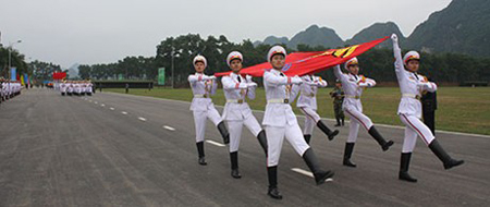 Rước cờ Hiệp hội Giải AARM-24 tại lễ khai mạc.